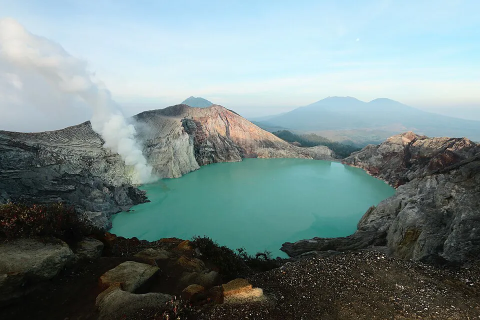 Kawah Ijen, Wisata Populer di Banyuwangi yang Wajib Anda Kunjungi